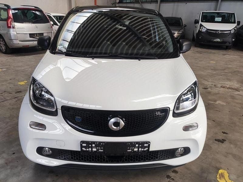 Gebraucht Smart ForFour Electric Drive 60 kW (82 PS) 2018 Weiß Limousine