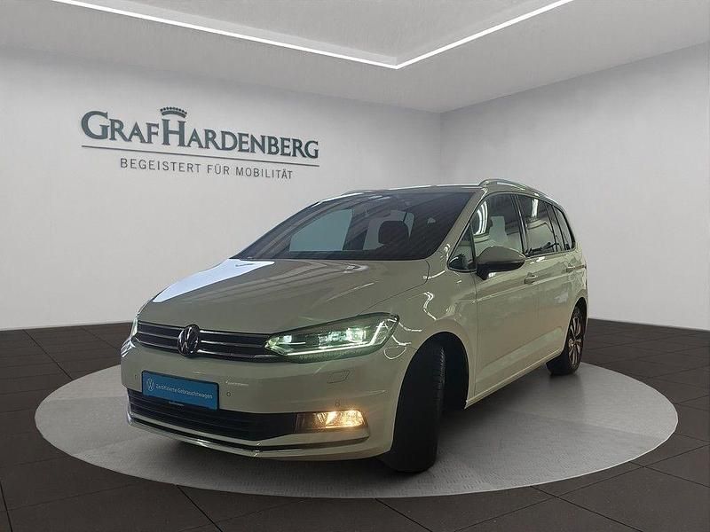 Weiß Gebraucht 2023 VW Touran Move Van / Kleinbus | 31.444 € (Guter Preis) - Bild 1/4