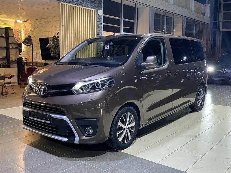 Braun Gebraucht 2022 Toyota Proace Verso Executive Kombi | 37.500 € (Fairer Preis) - Bild 1/4