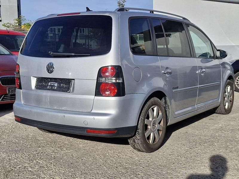 Gebraucht VW Touran Freestyle 140 PS (102 kW) 2010 Reflexsilber metallic Van / Kleinbus
