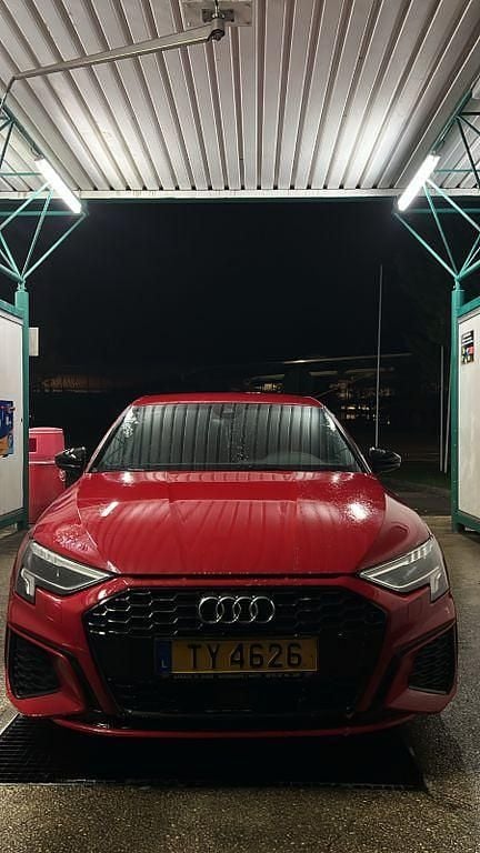 Rot Gebraucht 2023 Audi A3 Sportback S-Line Kleinwagen | 33.000 € - Bild 1/4