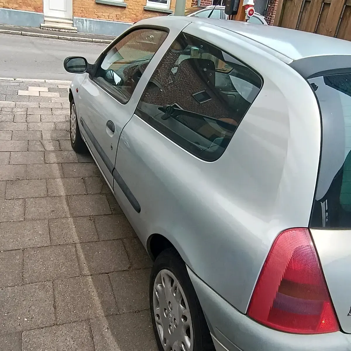Gebraucht Renault Clio 75 PS (55 kW) 2000 Silber Kleinwagen