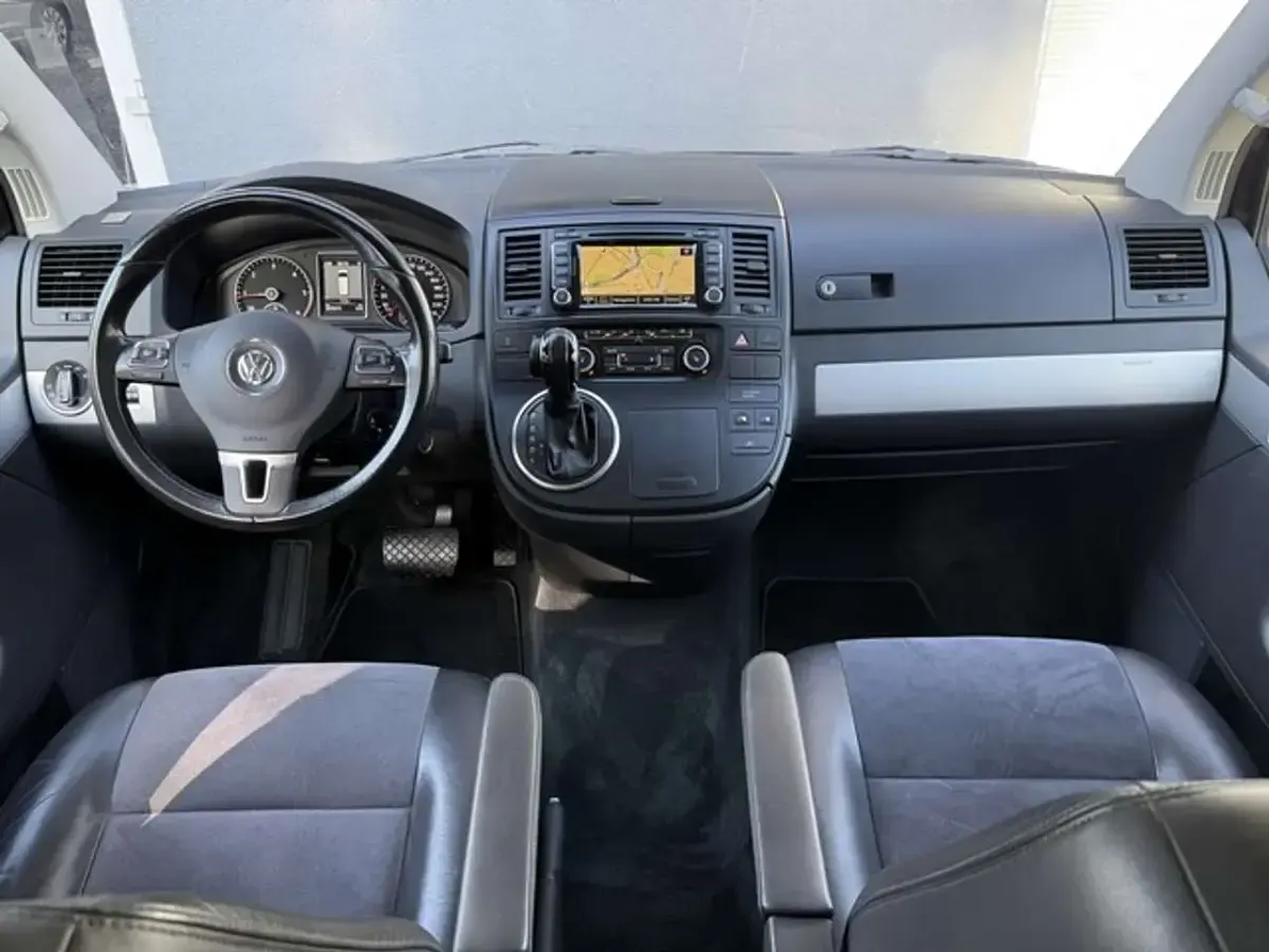 Gebraucht VW Multivan Highline 179 PS (131 kW) 2012 Dark wood perleffekt Van / Kleinbus
