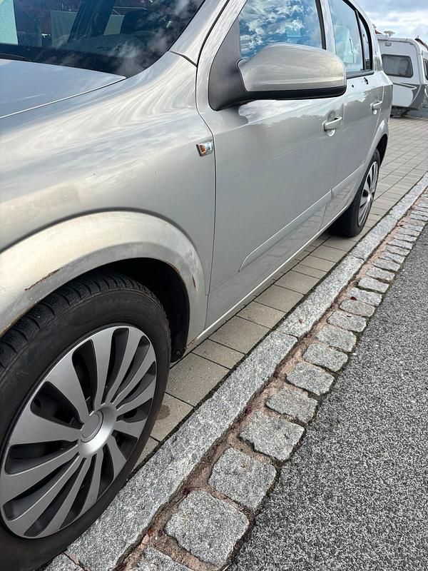 Second-hand Opel Astra 105 CP (77 kW) 2005 Gri Berlinǎ