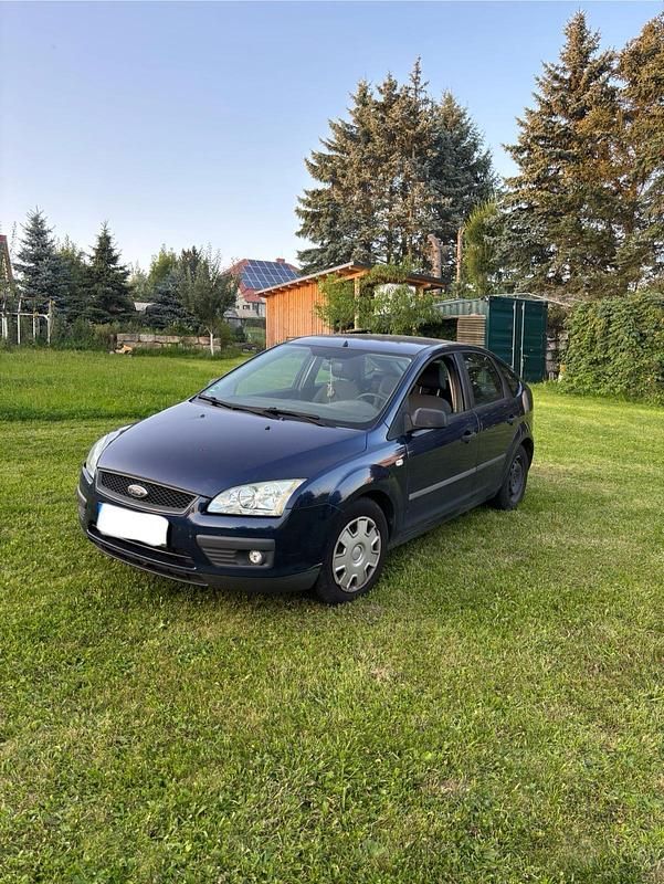 Blau Gebraucht 2005 Ford Focus Kleinwagen | 650 € (Superpreis) - Bild 1/4