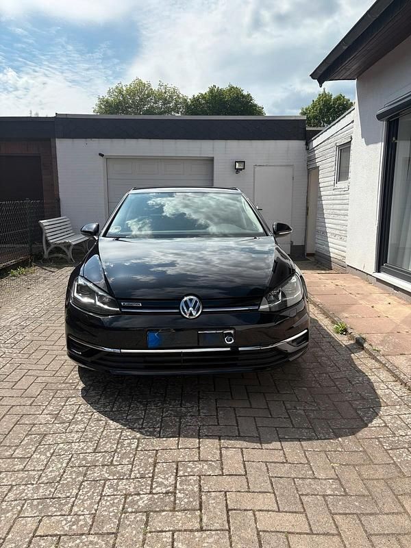Schwarz Gebraucht 2018 VW Golf VII Limousine | 10.000 € (Fairer Preis) - Bild 1/4