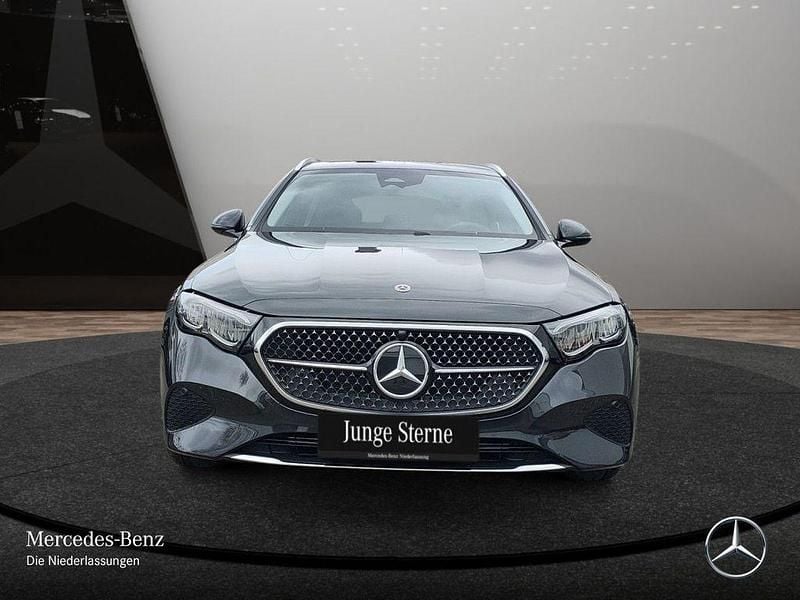 Gebraucht Mercedes E300 Advanced 204 PS (150 kW) 2024 Grau Limousine
