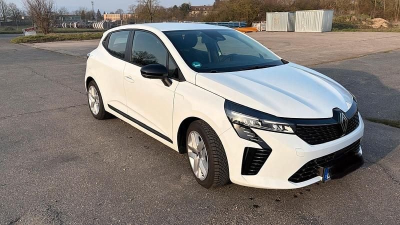 Gebraucht Renault Clio V 100 PS (73 kW) 2024 Weiß Kleinwagen