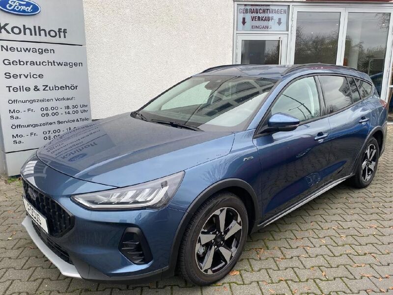 Chromablau metallic (metallic) Gebraucht 2022 Ford Focus Active Kombi | 28.270 € - Bild 1/4