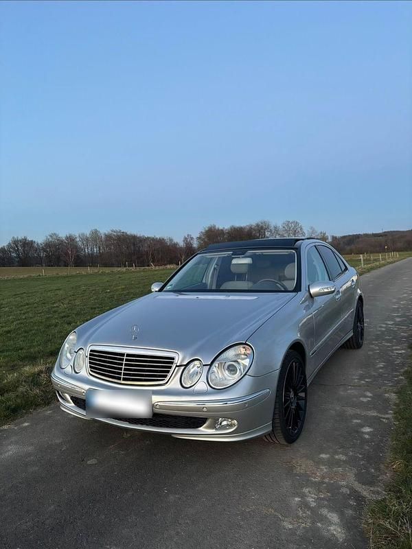 Gebraucht Mercedes E240 Avantgarde 177 PS (130 kW) 2002 Silber Limousine