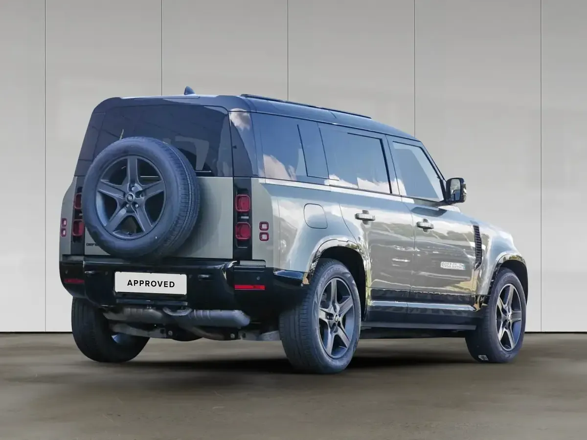 Gebraucht Land Rover Defender SE Dynamic 304 PS (223 kW) 2024 Pangea green SUV