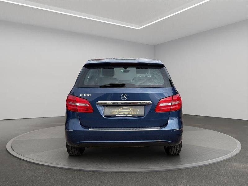 Gebraucht Mercedes B180 122 PS (89 kW) 2012 Blau Van / Kleinbus