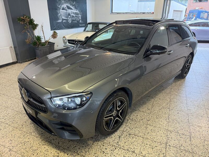 Grau Gebraucht 2020 Mercedes E300 AMG Limousine | 40.995 € (Etwas zu teuer) - Bild 1/4