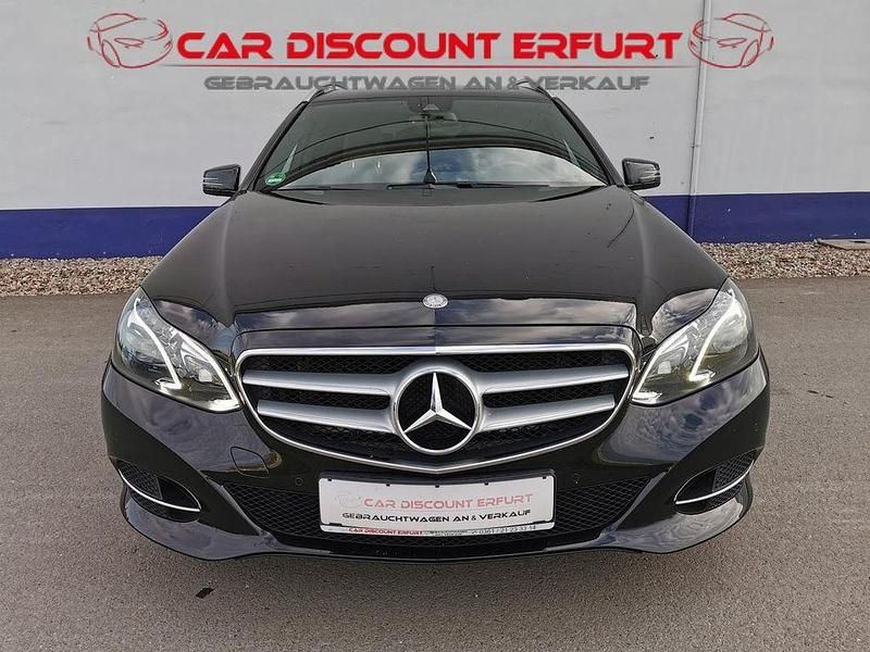 Gebraucht Mercedes E200 Avantgarde 184 PS (135 kW) 2015 Obsidianschwarz  metalliclack Kombi