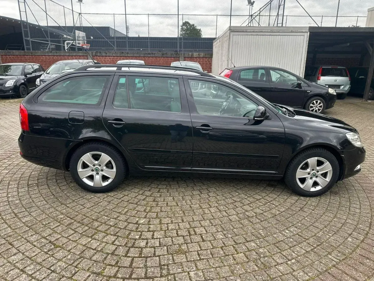 Gebraucht Skoda Octavia 122 PS (89 kW) 2012 Schwarz Kombi