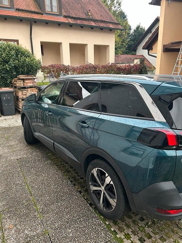 Blau Gebraucht 2018 Peugeot 5008 Van / Kleinbus | 18.900 € (Superpreis) - Bild 1/4