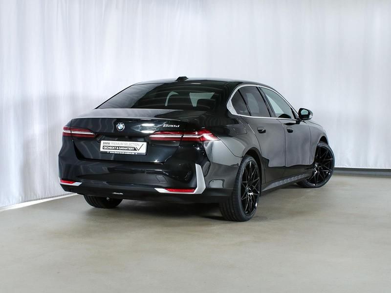Schwarz Gebraucht 2024 BMW 520 Comfort Edition Limousine | 45.920 € (Fairer Preis) - Bild 1/4