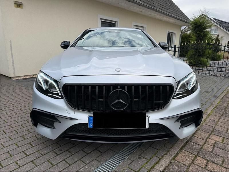 Gebraucht Mercedes E220 AMG 194 PS (142 kW) 2017 Silber Coupé