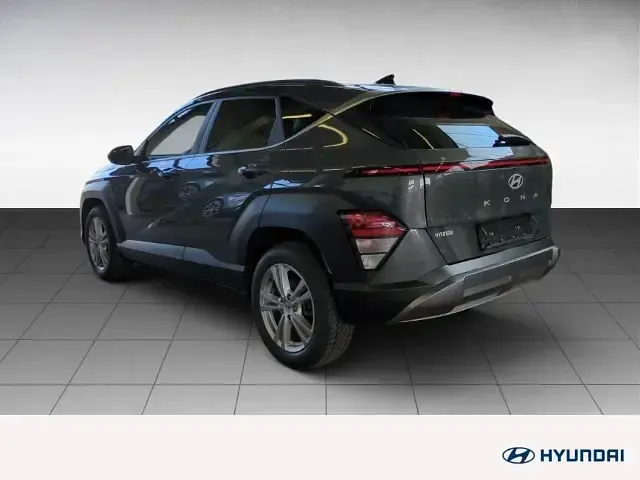 Gebraucht Hyundai Kona Trend 120 PS (88 kW) 2024 Ecotronic gray / mic (grau) SUV