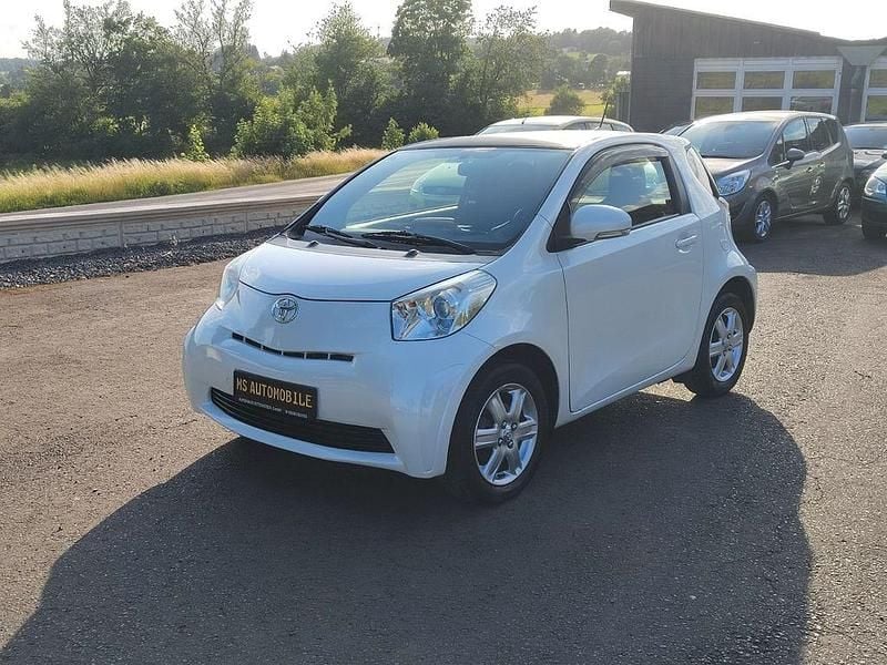 Weiß Gebraucht 2010 Toyota iQ Basis Kleinwagen | 3.999 € (Fairer Preis) - Bild 1/4