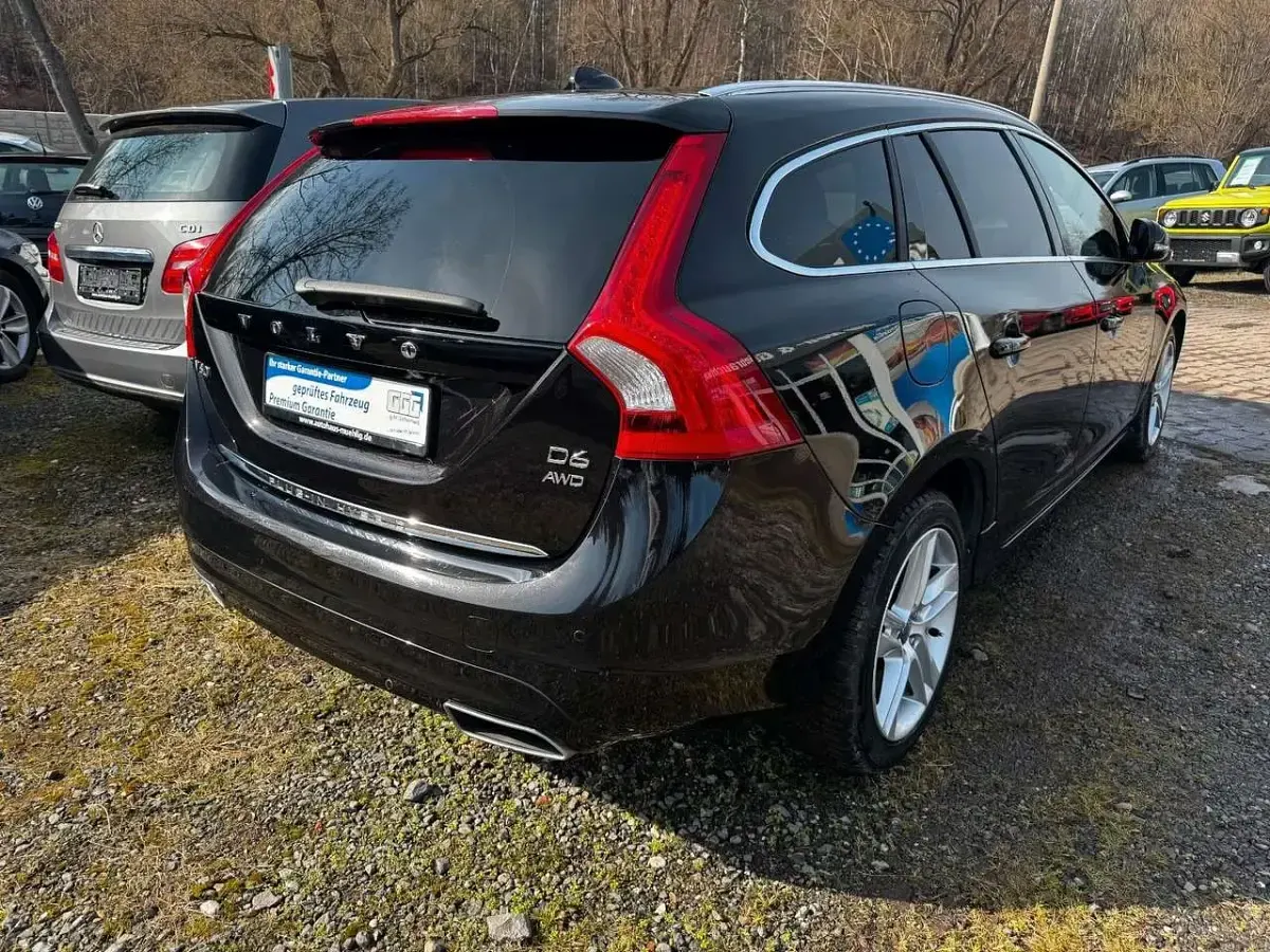 Gebraucht Volvo V60 Summum 215 PS (158 kW) 2013 Schwarz Kombi