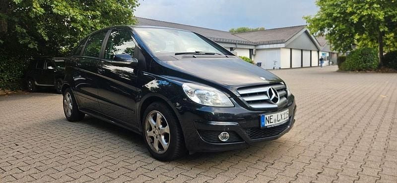 Schwarz Gebraucht 2011 Mercedes B180 Van / Kleinbus | 2.900 € (Superpreis) - Bild 1/4
