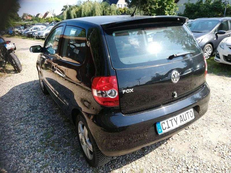 Gebraucht VW Fox Style 54 PS (39 kW) 2010 Schwarz Kleinwagen