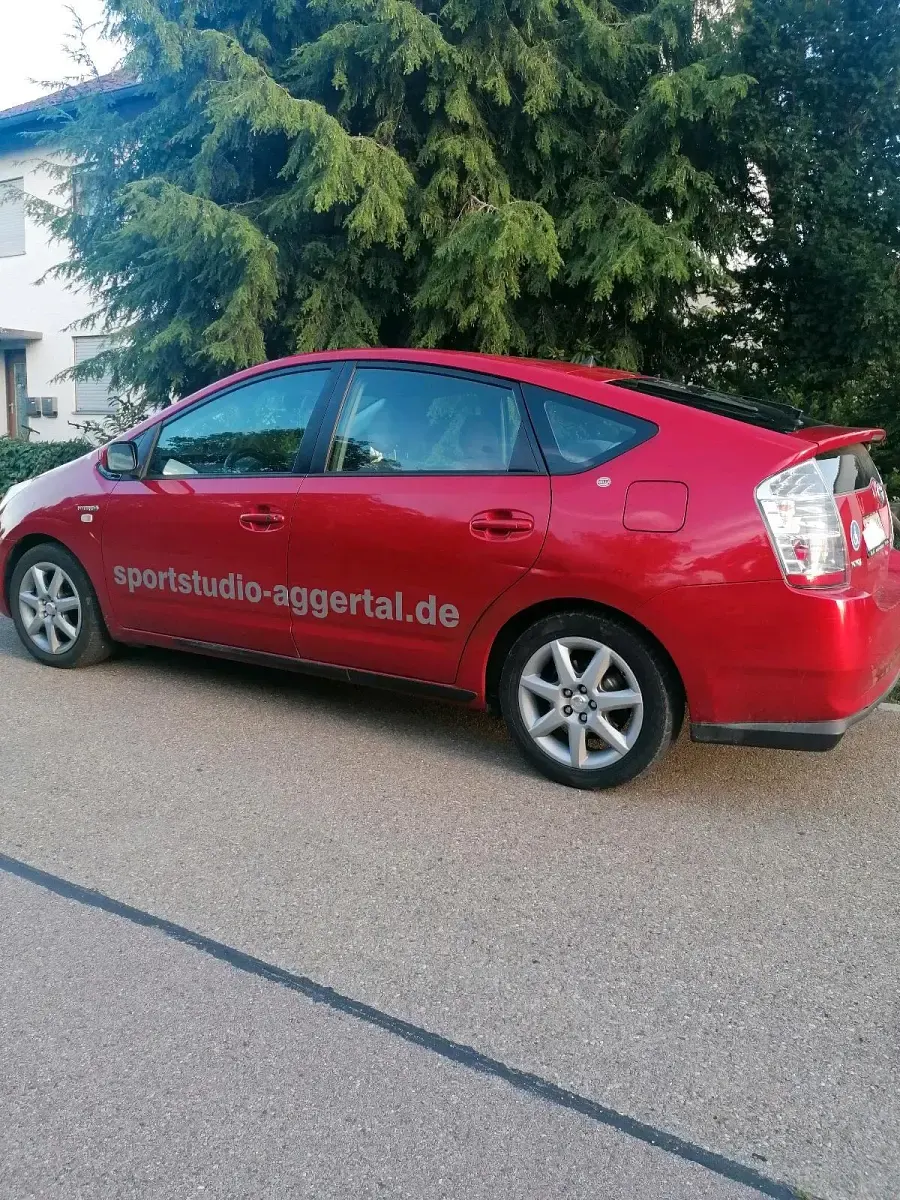 Gebraucht Toyota Prius 77 PS (56 kW) 2006 Rot Kleinwagen