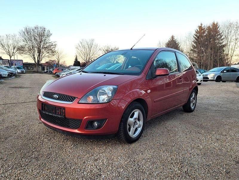 Orange Gebraucht 2007 Ford Fiesta Style Kleinwagen | 1.280 € (Superpreis) - Bild 1/4