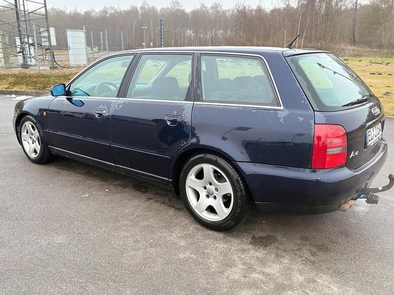 Gebraucht Audi A4 193 PS (141 kW) 1998 Blau Kombi