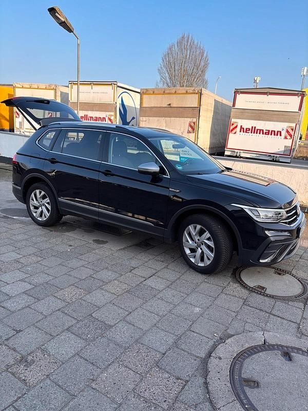 Gebraucht VW Tiguan Allspace 150 PS (110 kW) 2023 Schwarz SUV