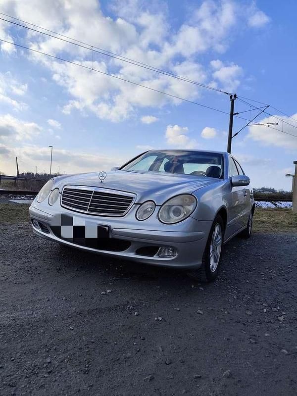 Silber Gebraucht 2003 Mercedes 220 | 3.000 € - Bild 1/4
