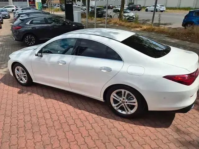 Gebraucht Mercedes CLA200 177 PS (130 kW) 2025 Weiß Limousine