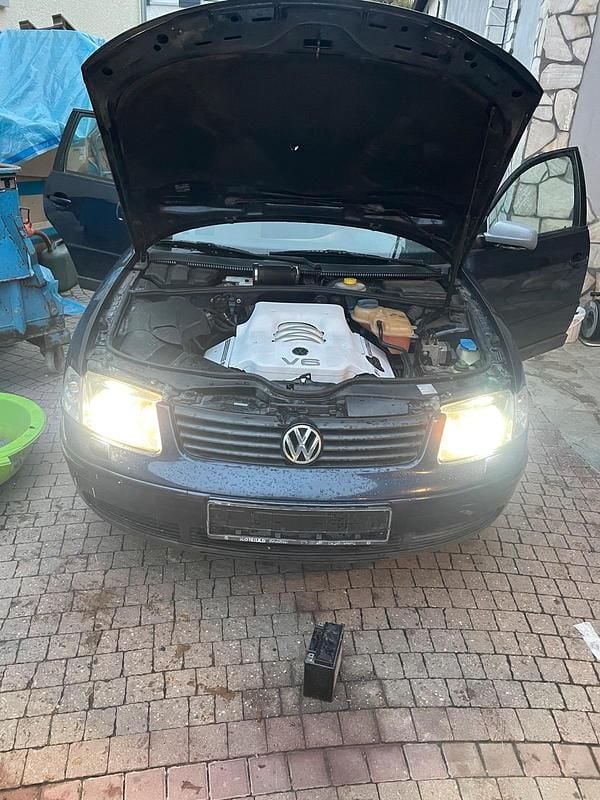 Blau Gebraucht 1998 VW Passat Kombi | 900 € (Superpreis) - Bild 1/4
