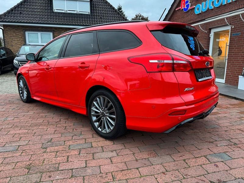 Gebraucht Ford Focus ST-Line 140 PS (102 kW) 2018 Rot Kombi