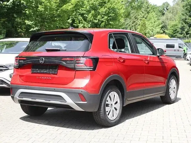 Gebraucht VW T-Cross Basis 95 PS (69 kW) 2025 Rot SUV