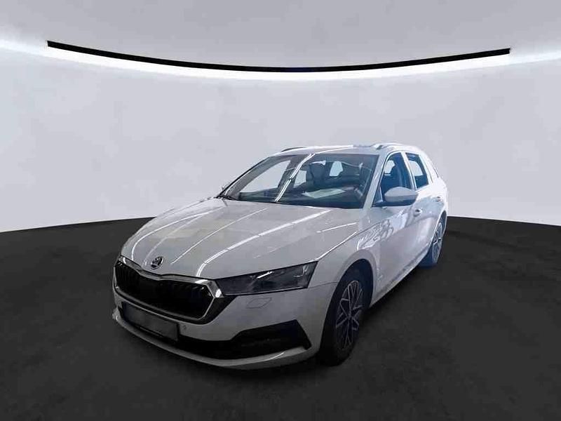 Moonweiss metallic Gebraucht 2022 Skoda Octavia Clever Kombi | 22.690 € (Fairer Preis) - Bild 1/4