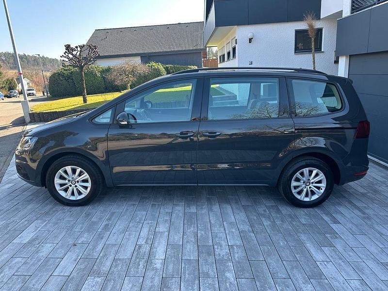 Grau Gebraucht 2021 Seat Alhambra Style Van / Kleinbus | 23.970 € (Superpreis) - Bild 1/4
