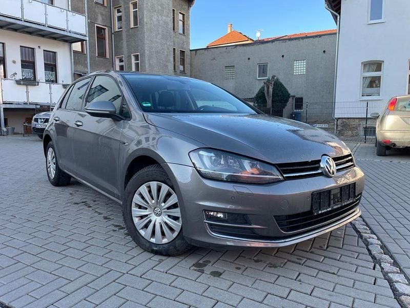 Grau Gebraucht 2015 VW Golf VII LOUNGE Limousine | 5.990 € (Superpreis) - Bild 1/4