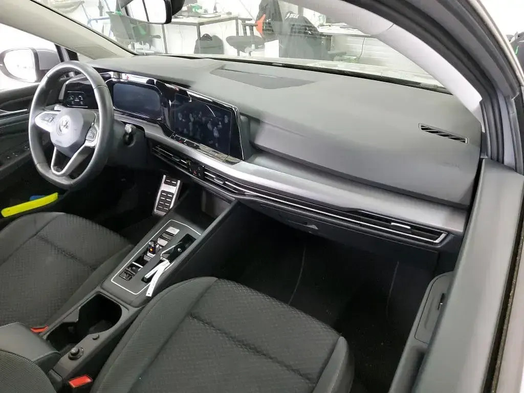 Gebraucht VW Golf VIII Active 150 PS (110 kW) 2022 Grau Limousine