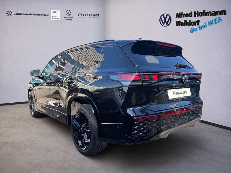 Neu VW Tayron R-line 193 PS (141 kW) 2026 Grenadillschwarz metallic SUV