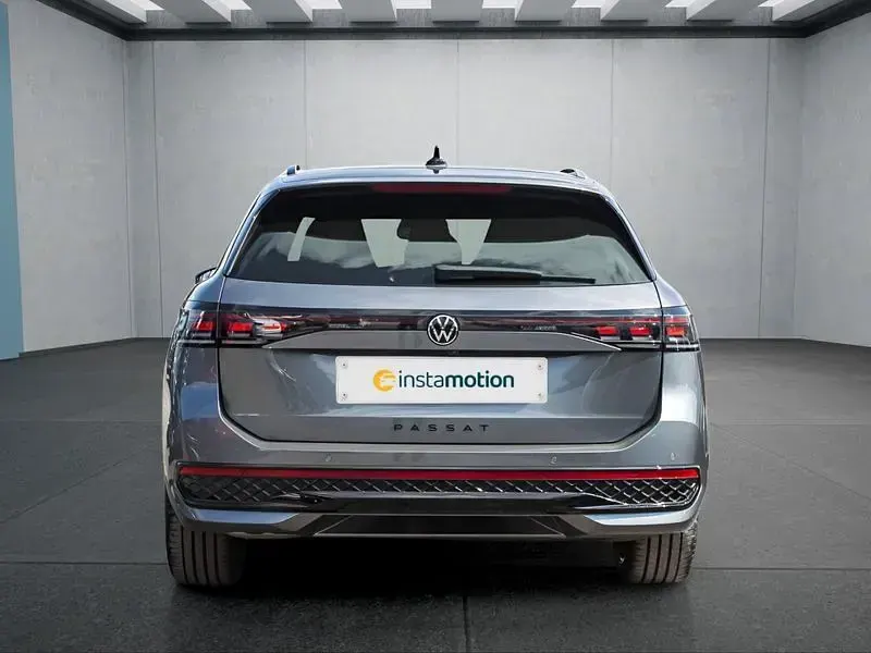 Gebraucht VW Passat 193 PS (141 kW) 2025 Grau Kombi