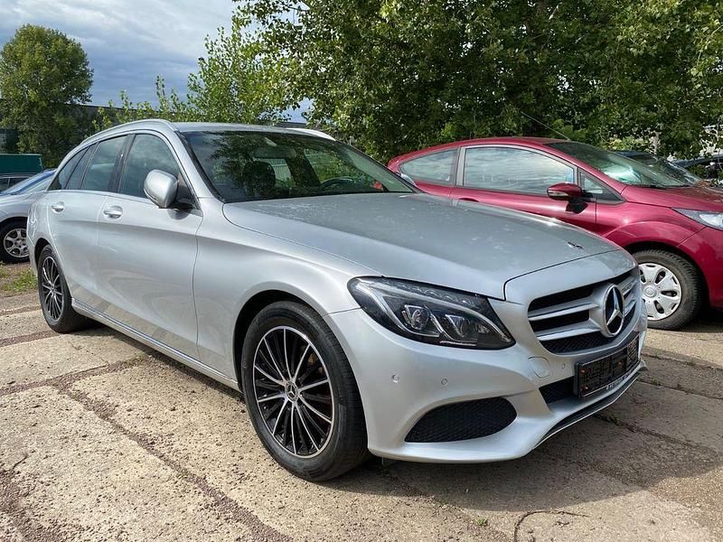 Silber Gebraucht 2018 Mercedes C180 Limousine | 14.990 € (Fairer Preis) - Bild 1/4