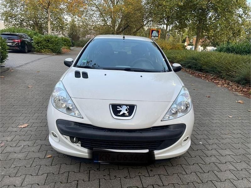 Gebraucht Peugeot 206+ Basis 60 PS (44 kW) 2012 Weiß Kleinwagen