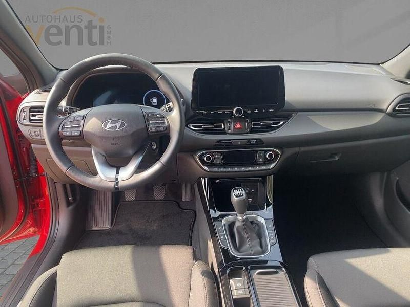 Gebraucht Hyundai i30 Advantage 101 PS (74 kW) 2025 Rot Limousine