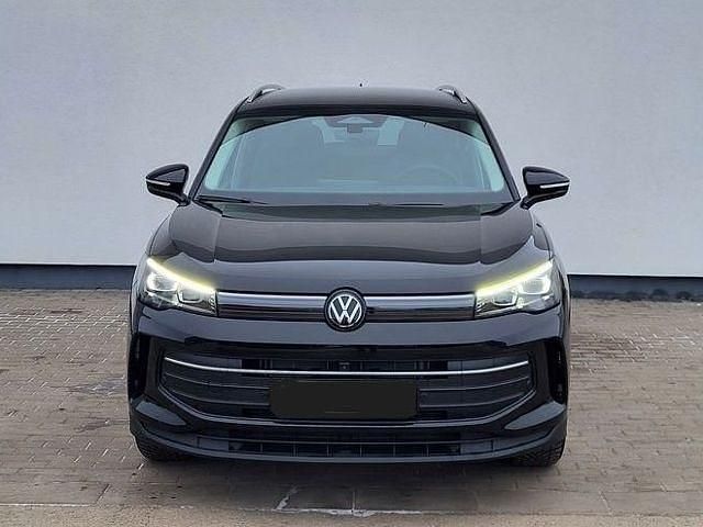 Neu VW Tiguan 150 PS (110 kW) 2026 Grenadillschwarz metallic SUV
