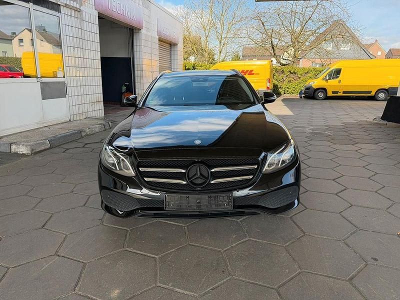Gebraucht Mercedes E220 194 PS (142 kW) 2016 Schwarz Kombi
