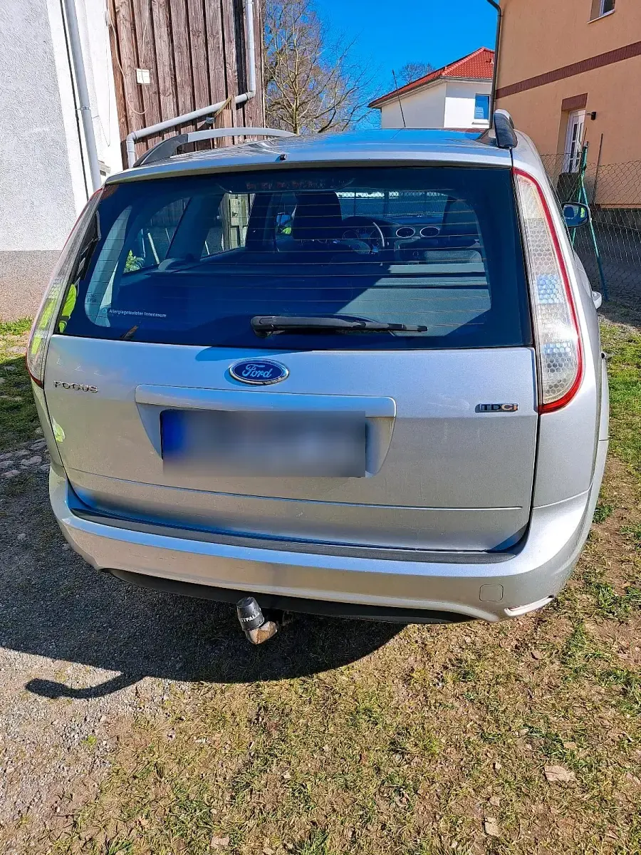 Usado Ford Focus 109 CV (80 kW) 2011 Plateado Familiar
