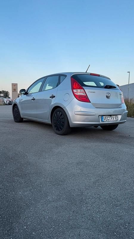 Silber Gebraucht 2009 Hyundai i30 Kleinwagen | 1.800 € (Guter Preis) - Bild 1/4