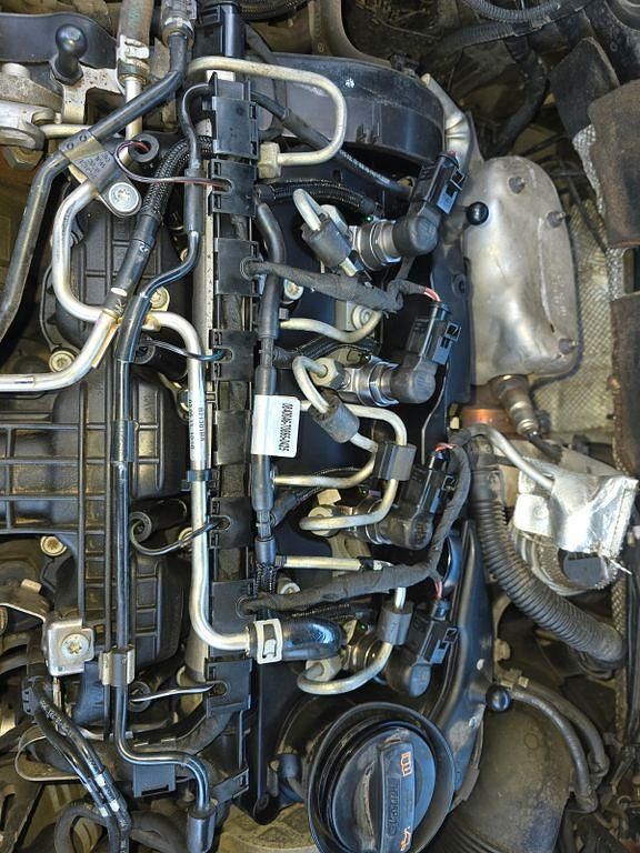 Second-hand VW Passat 105 CP (77 kW) 2012 Negru Break